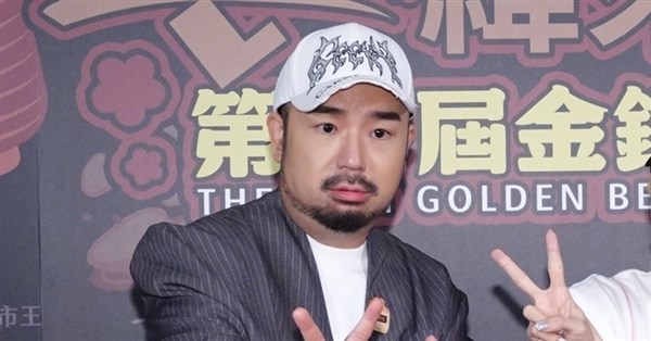 閃兵案再加1藝人　阿達赴新北檢自首30萬元交保