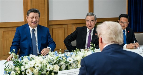 白宮公布峰會習近平笑瞇了眼照片 中國民眾看不到