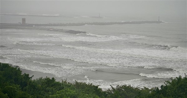 颱風鳳凰減弱　13日停班停課情況一覽