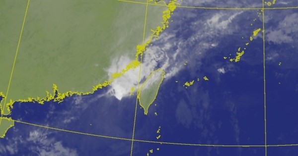 颱風鳳凰續減弱暴風圈縮小 最快傍晚轉熱帶低壓