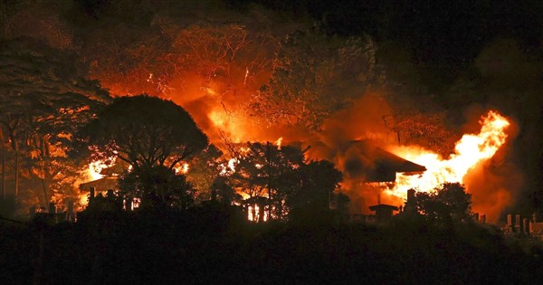 日本大分火災延燒逾170棟建物、1老翁失聯　擬請自衛隊協助