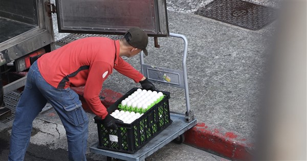 10月失業率寫25年同月最低　工時不足就業人數止連3升