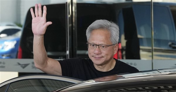 黃仁勳與妻女意外現身台北四平街　傳前往大直張忠謀家