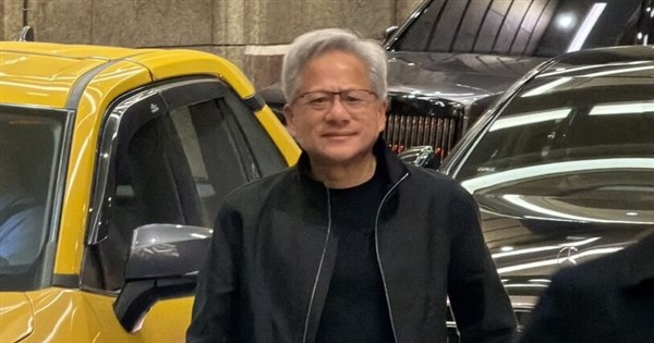 黃仁勳意外訪台到國賓飯店吃晚餐 自曝「真的超級累」 | 產經 | 中央社 CNA 黃仁勳意外訪台到國賓飯店吃晚餐 自曝「真的超級累」 | 產經 | 中央社 CNA