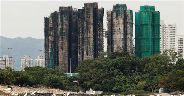 香港宏福苑大火前早有消防疑慮　住戶憂護網可燃官方回「風險低」