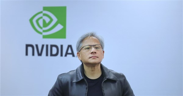 黃仁勳坦言倒閉恐懼未消失　至今仍一週工作7天