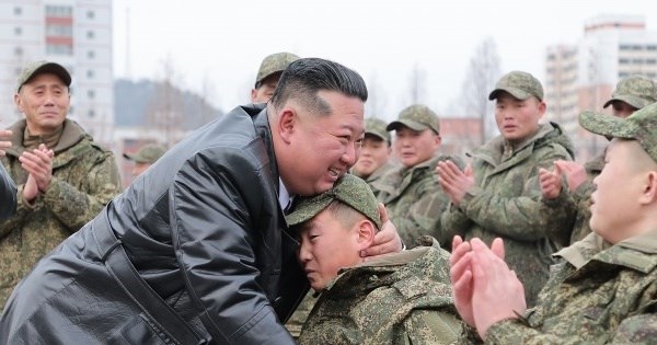 金正恩接見返國工兵部隊 罕見承認北韓士兵曾赴俄羅斯掃雷