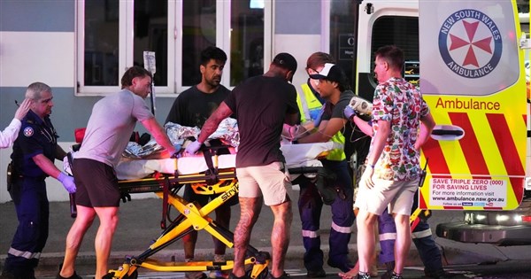 澳洲邦代海灘槍擊至少10死13傷　猶太光明節活動染血[影]