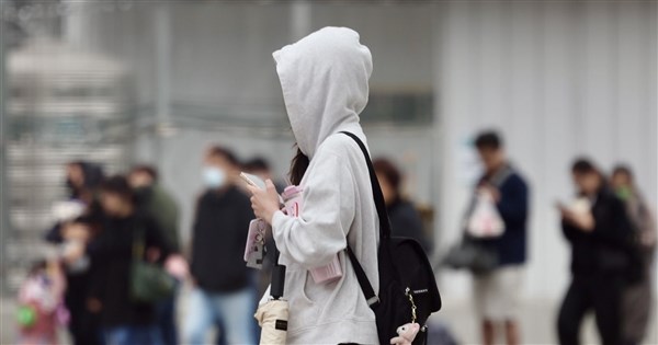 早安世界》冷氣團報到至週一清晨最冷 中部以北最低溫下探10度