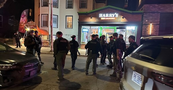 美布朗大學槍案 目擊者:黑衣槍手年約30戴面罩