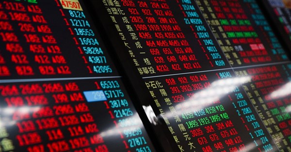 台股早盤漲346點達27815點 站上月線