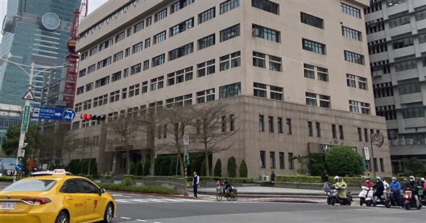 涉協助鍾文智偽造簽名 李姓派出所副所長遭聲押