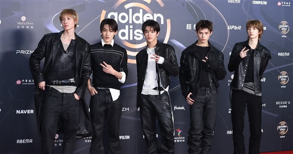 金唱片紅毯CORTIS打頭陣 Jennie紅禮服壓軸亮相【圖輯】