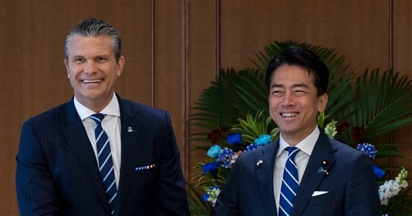 日本防相「收戰帖」 將與赫格塞斯對決體能