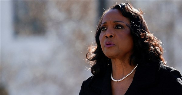 川普欲撤換聯準會庫克 最高法院傾向維持留任