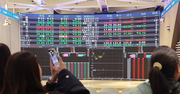 台股盤中收盤再創新高 終場上漲215點收31961點