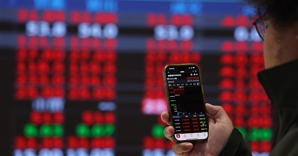 台股早盤首度攻上32000點 漲近300點續創歷史新高