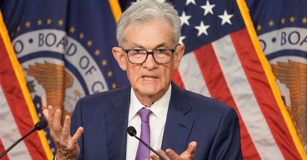 聯準會維持利率不變 鮑爾暗示短期內不急於降息