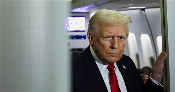 移民執法致死案發酵 官員停職、川普再批市長不合作