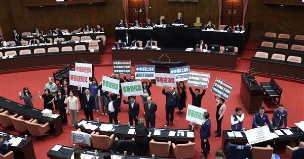 民眾黨團國防特別條例付委 行政院憂延誤建軍期程