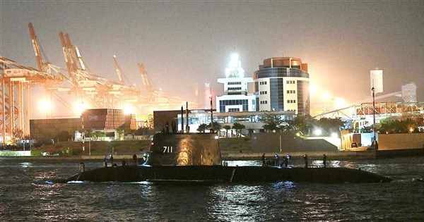 早安世界》國造潛艦海鯤艦完成首次淺水潛航測試 民眾爭睹歷史性時刻