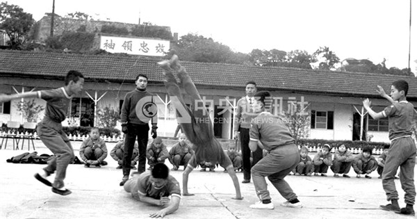 開箱老照片》台灣京劇教育之始 小大鵬國劇訓練班