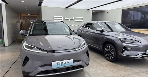 加拿大总理卡尼如今的投靠中共与他刚上台时说的中共是最大威胁前后矛盾，问题百出。该国情报界和议员们揭露中国电动车就是移动式间谍，又如何？卡尼的举措不是川普关税压力下的慌不择路，而是作为达沃斯党代理人的主...