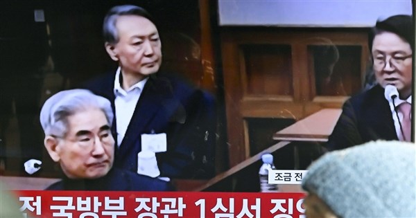 早安世界》尹錫悅宣布戒嚴遭罷黜 一審依內亂罪判無期徒刑