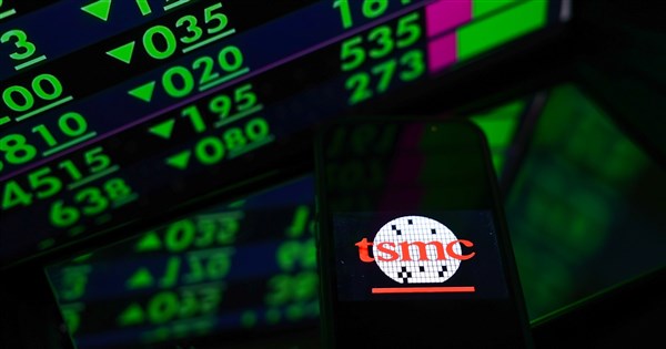 台股早盤重挫逾800點 台積電下跌55元