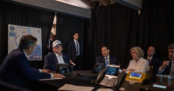 早安世界》伊朗海軍、精銳部隊總部遭重創 川普:戰事約將持續4週