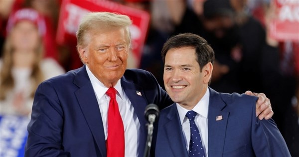 川普稱為防伊朗先攻擊才出手 與盧比歐說法不一