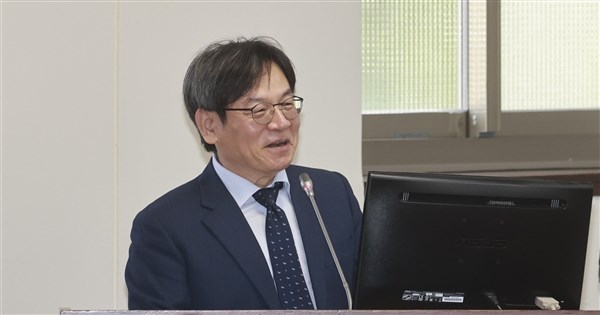 國發會:景氣可望續亮熱絡紅燈 對今年經濟展望樂觀