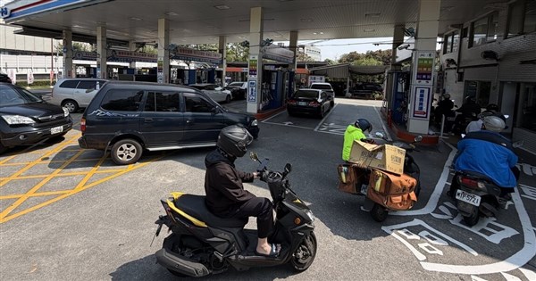 汽油價23日零時起漲1.8元 卓榮泰:政府吸收13.2元