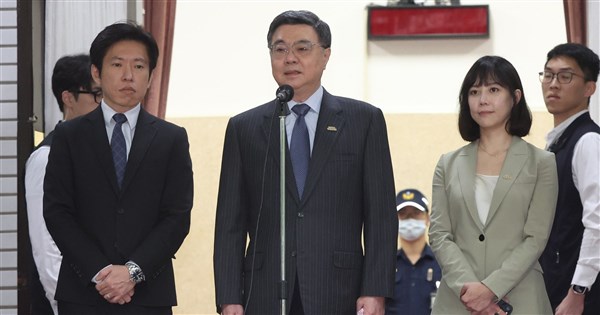 鄭氏訪中、卓政権長官：中共との接触には高度な監視が必要