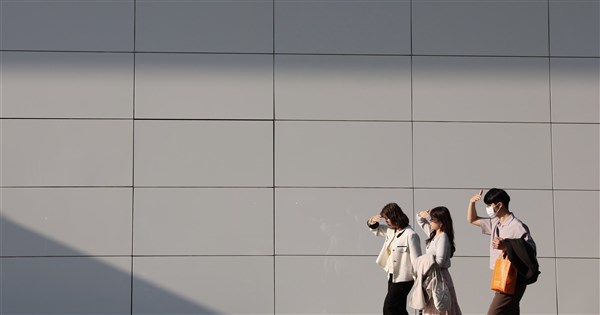 吳德榮：下週二前白天熱如夏　颱風辛樂克估10日生成對台無影響