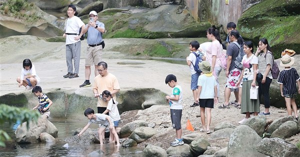 14日まで晴れ時々曇りが続く 15日からは前線の影響で湿った空気が流入