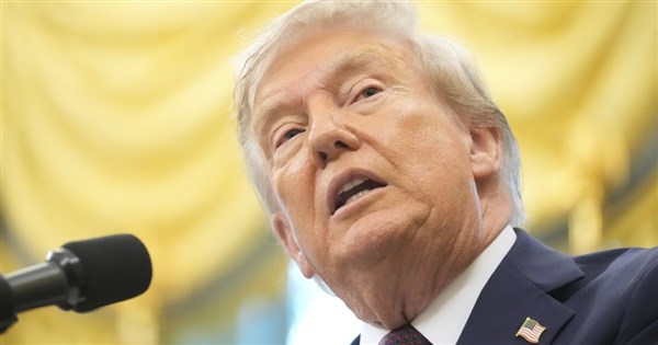 川普下令美國海軍封鎖荷莫茲海峽 攔截向伊朗付通行費船隻