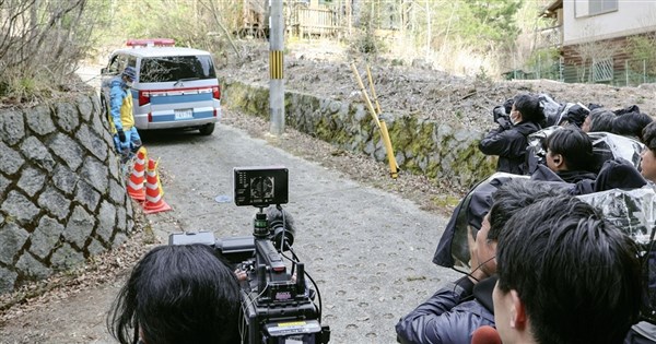 京都の11歳男児行方不明から21日、山中で本人のものとみられる靴を発見