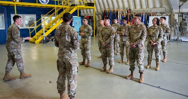 米軍の駐留ドイツ軍縮小計画が浮上、専門家「全面撤退の可能性は低い」