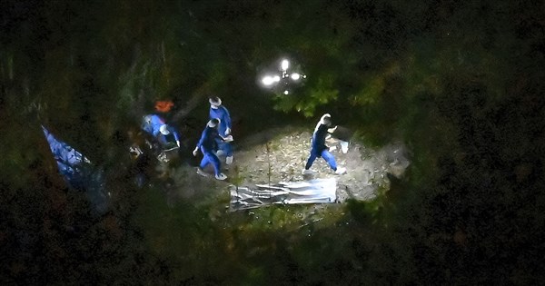 日本の京都の小学6年生男児失踪事件、山中から遺体らしきもの発見