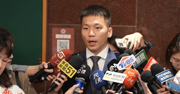 宏道基金会が1000万台湾ドルの報奨金を授与、李洋氏は慈善団体への直接寄付を提案