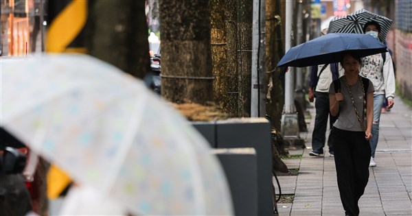 15日から前線と北東季節風が相次いで到来、北部と東部で気温低下と雨の予報