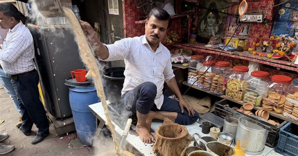 中東の戦火がインドに波及、市民の日常「チャイ」のひとときが危機に