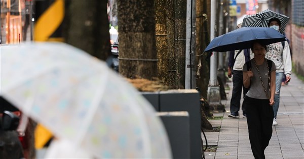 台湾北部は雨に注意：18日にかけて寒冷前線通過で全国的に降雨と気温低下へ