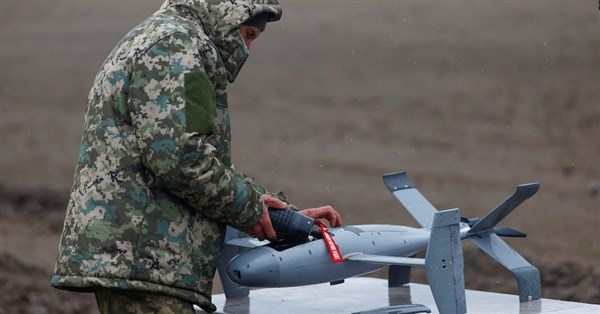 ウクライナが「ロボット突撃」の新戦法を推進 地上部隊なしで敵軍の捕虜化が可能に