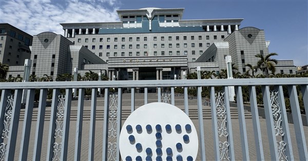 台南乳児虐待死事件、両親と女性を起訴