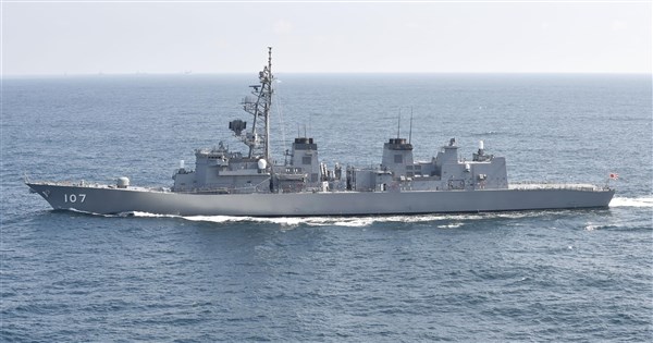 海上自衛隊護衛艦通過台湾海峡、中国軍が東海で軍事演習を実施