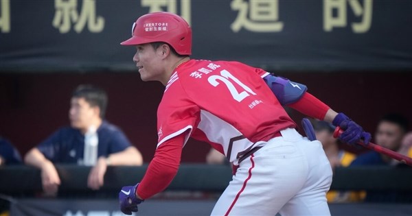 Li Kai-wei Low-Key Becomes Dragons' Walk King, Views League Record as 'High Difficulty'