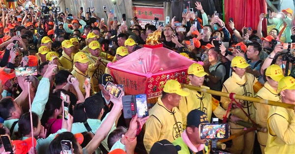 46万人が同行する「白沙屯媽祖」巡礼：百年続く伝統の変容と不変の信念