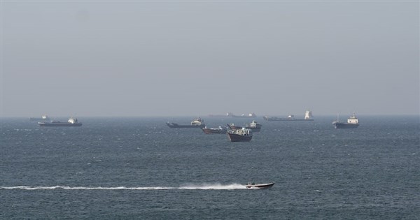 中東戰爭第50天》荷莫茲再陷危機、川普急開會　最新發展一次看